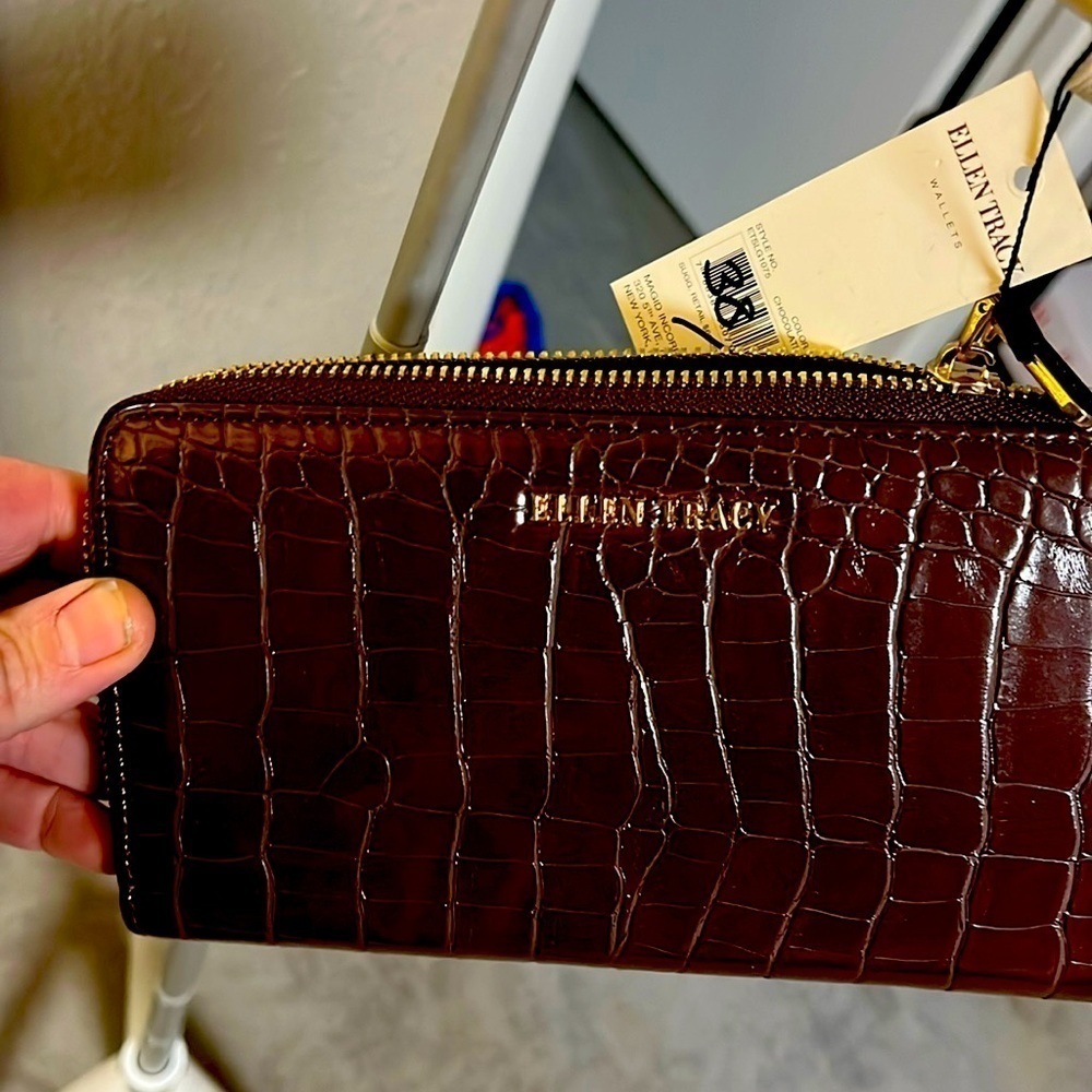 Cute clutch wallet nwt by Ellen Tracy in chocolate